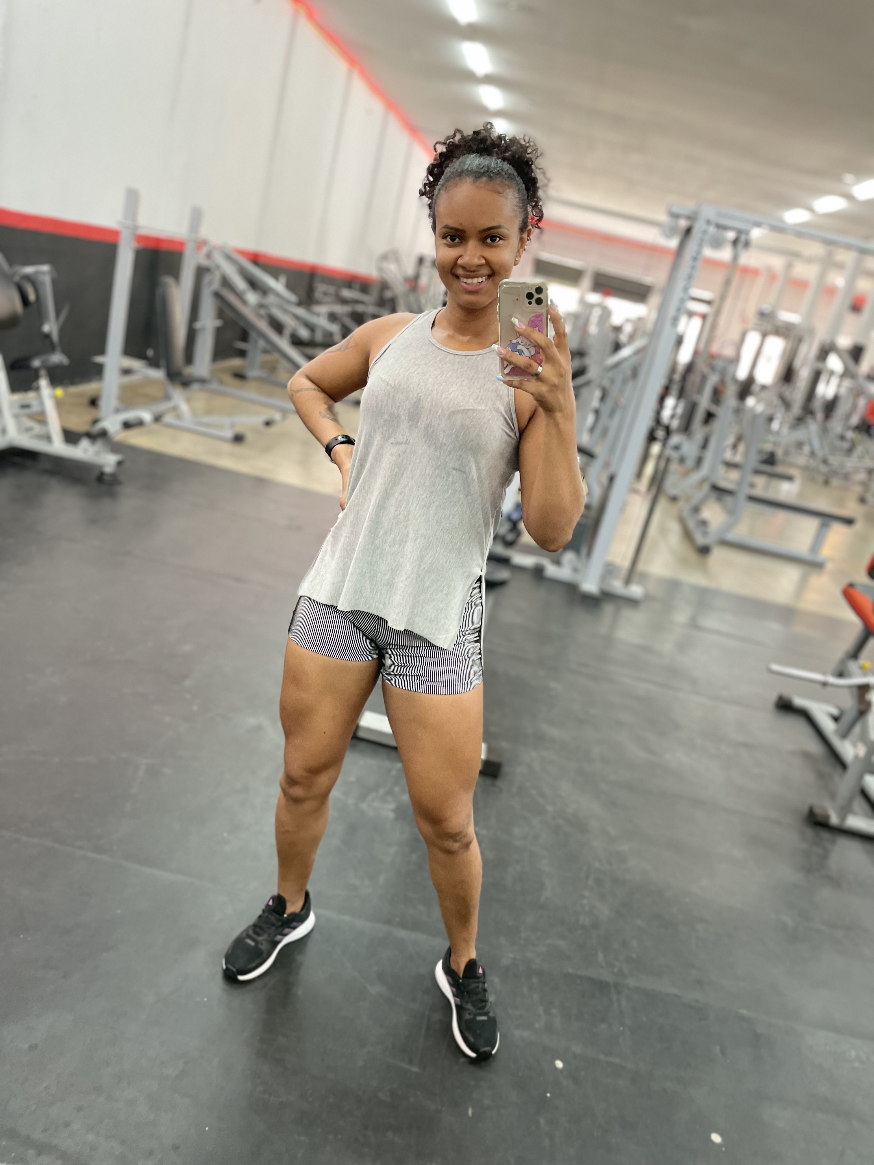 Thais Assis Personal Trainer 